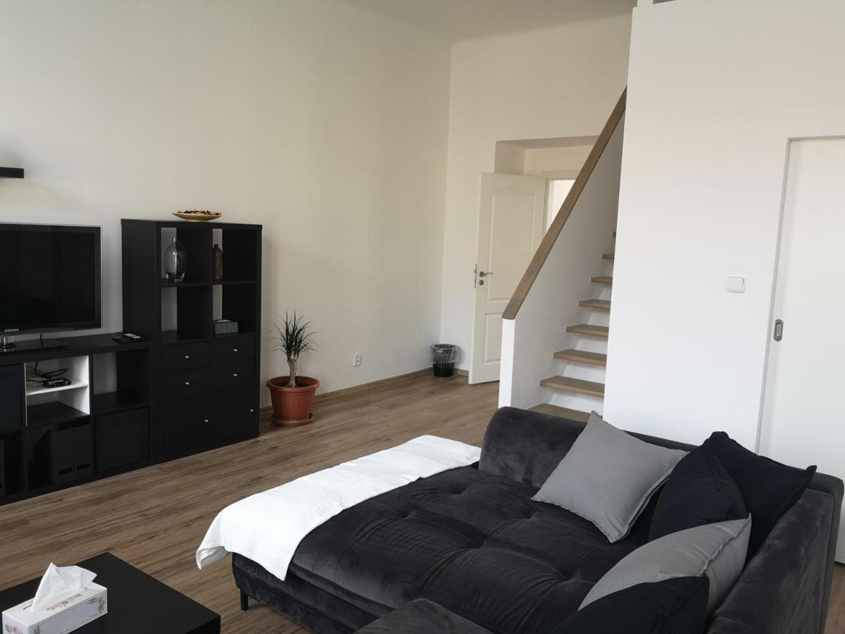 Fine Apartment In Centrum Of Slany With Aircondition Buitenkant foto