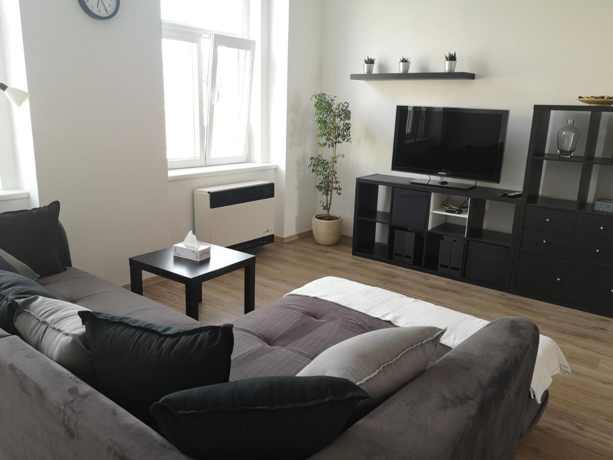 Fine Apartment In Centrum Of Slany With Aircondition Buitenkant foto