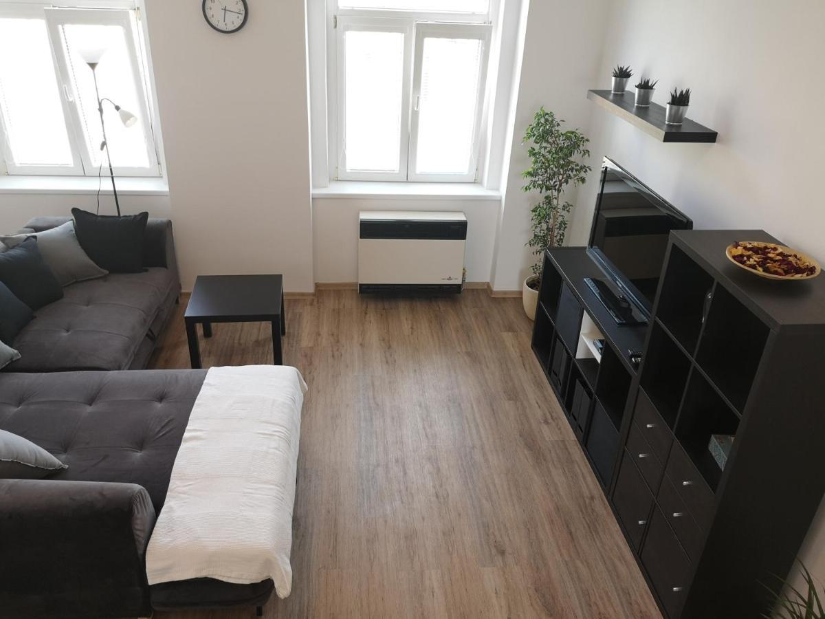 Fine Apartment In Centrum Of Slany With Aircondition Buitenkant foto