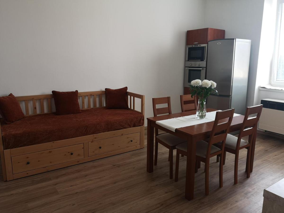 Fine Apartment In Centrum Of Slany With Aircondition Buitenkant foto