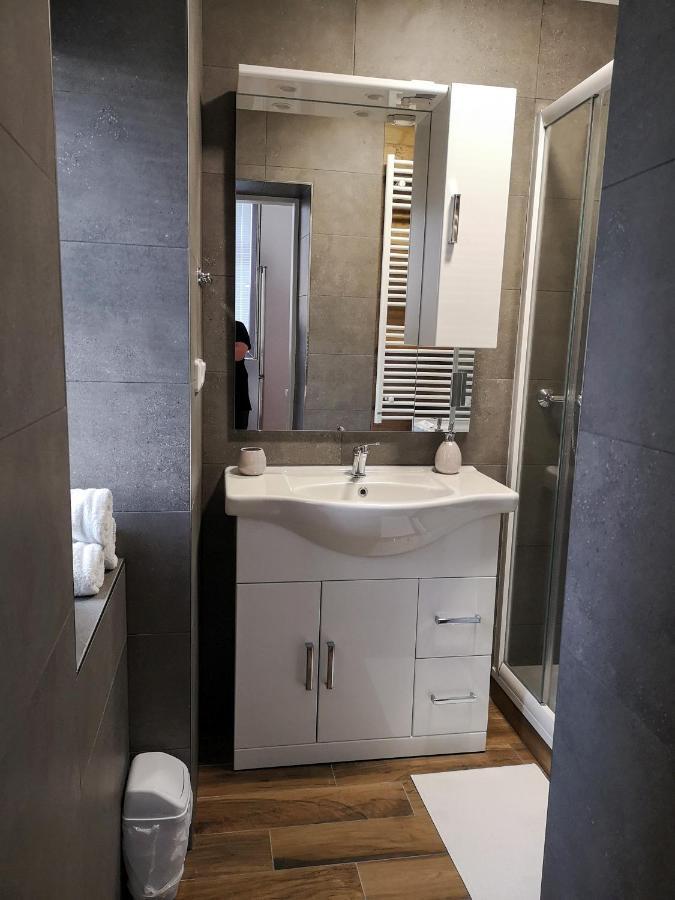 Fine Apartment In Centrum Of Slany With Aircondition Buitenkant foto